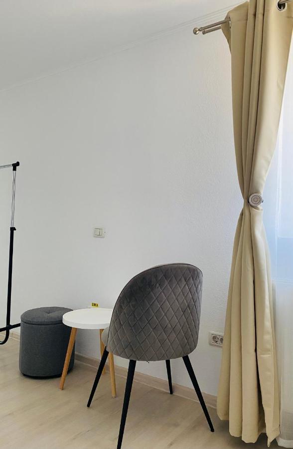 Four Rooms Curtea de Argeş Esterno foto
